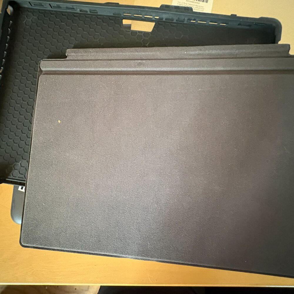 Genuine Microsoft Surface Type Cover keyboard (Model RF2-00001) - Picture 5 of 6